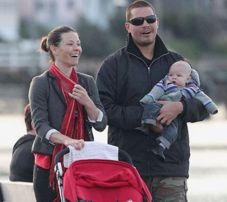 Kahekili Kali with his parents Evangeline Lilly and Norman Kali